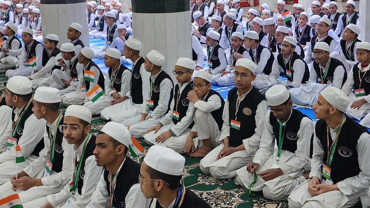 मदरसे के बच्चे कैसे मना रहे हैं 77वाँ #गणतंत्रदिवस दिलाई गई राष्ट्रीयता की शपथ LIVE #26January
