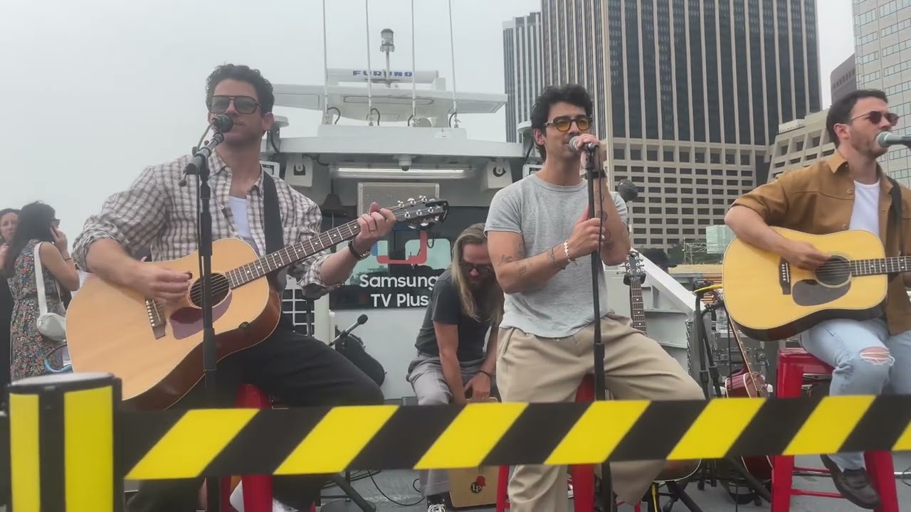Jonas Brothers Surprise Pop up Concert Pier 11 