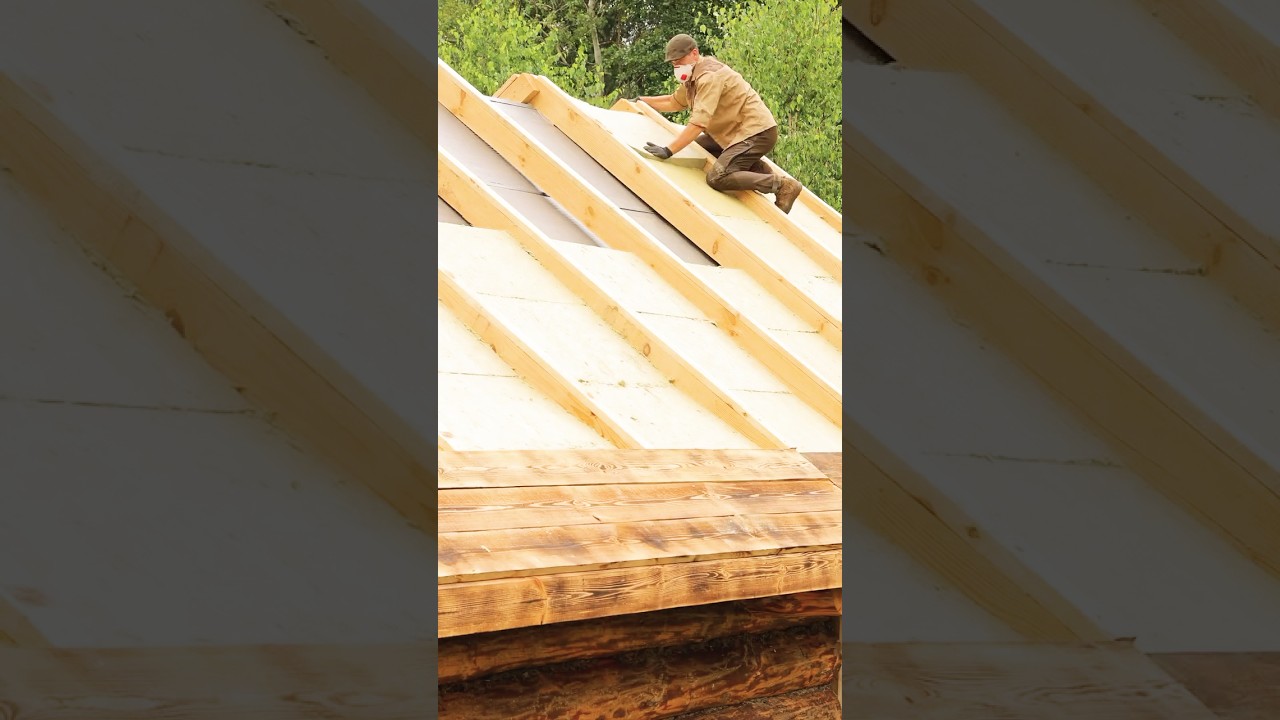 &ldquo;Het bouwproces van een huis uit hout (balken), vanaf de fundering tot aan het dak #belgium #poloni