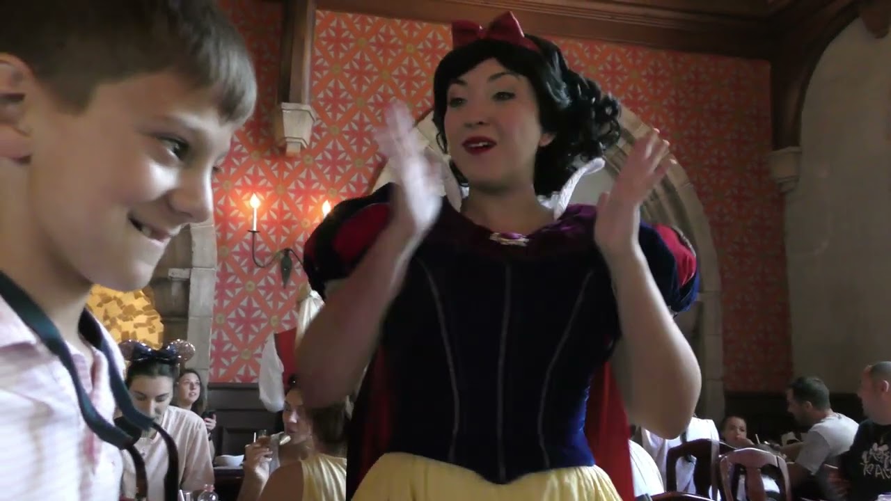 Meeting all of the Disney Princesses at Akershus for Breakfast