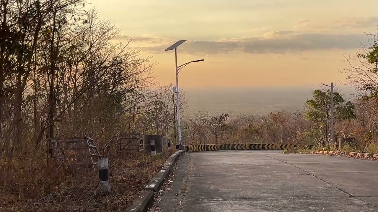 วิวหลักล้าน อากาศโคตรดี! จุดออกกำลังกายยอดฮิตของคนปากเช | Phou Salao 🇱🇦 4K