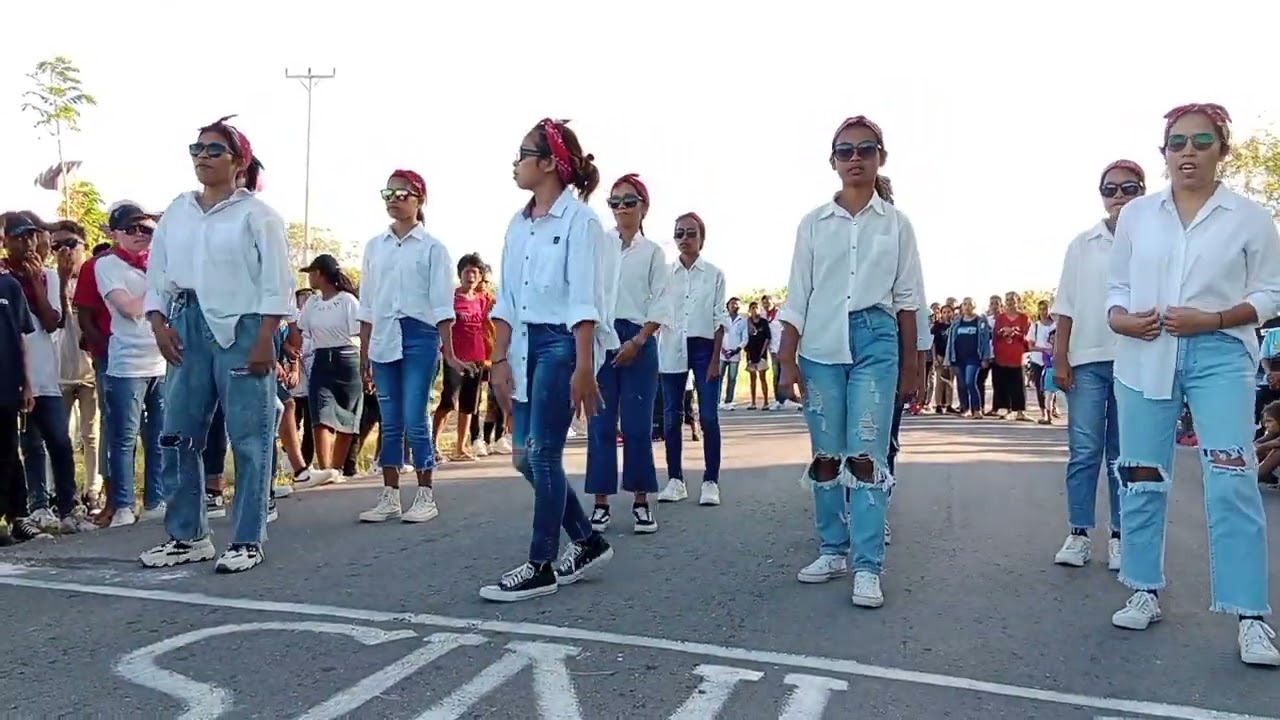 🇮🇩Nona2 Cantik Lekwari 👍Gerak Jalan + Goyang Empang Jemaat Lawawang