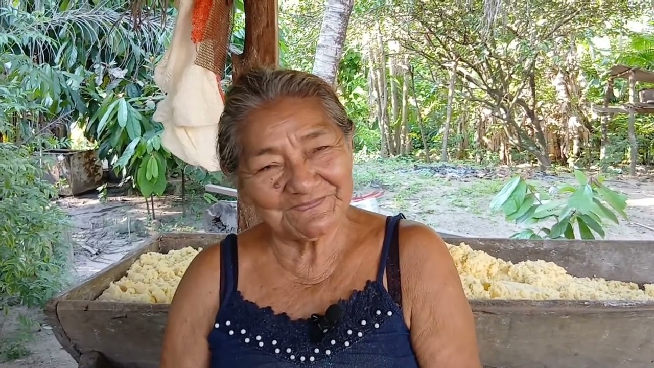 Agricultora familiar mostra produção de farinha no Lago Grande e desafios da vida na roça
