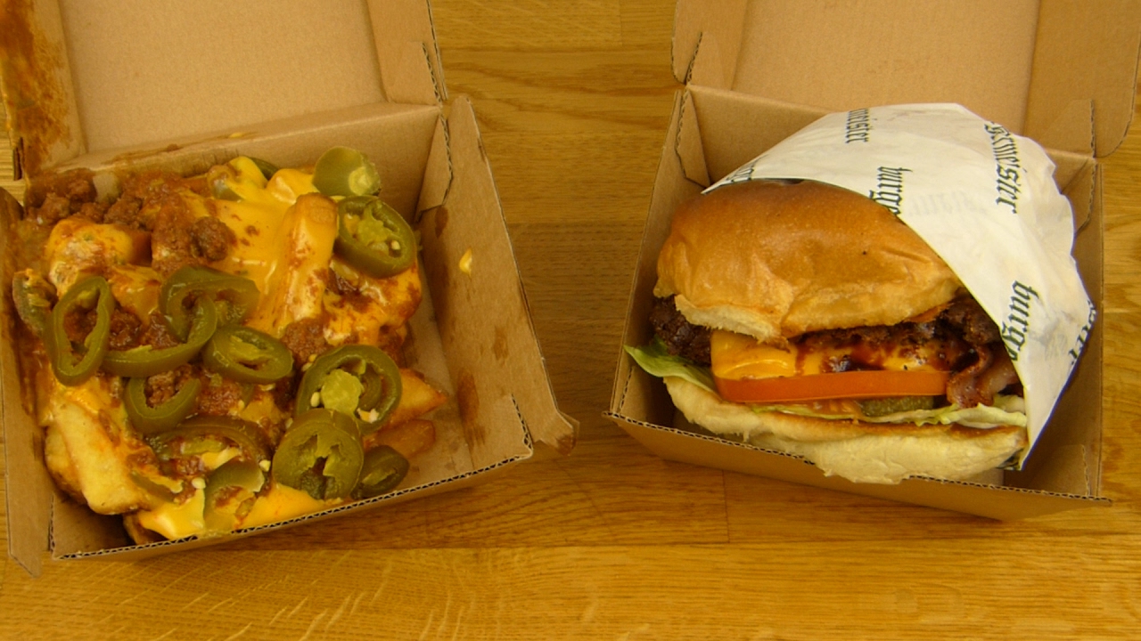 Burgermeister - Chili Cheese Fries & Meister Aller Klassen (Double Burger)