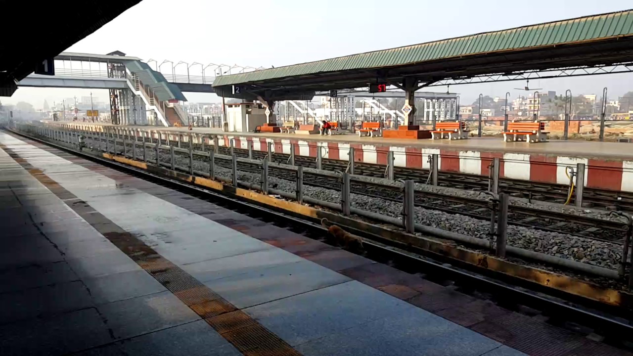 Manduadih Railway Station Early Morning (FULL HD)