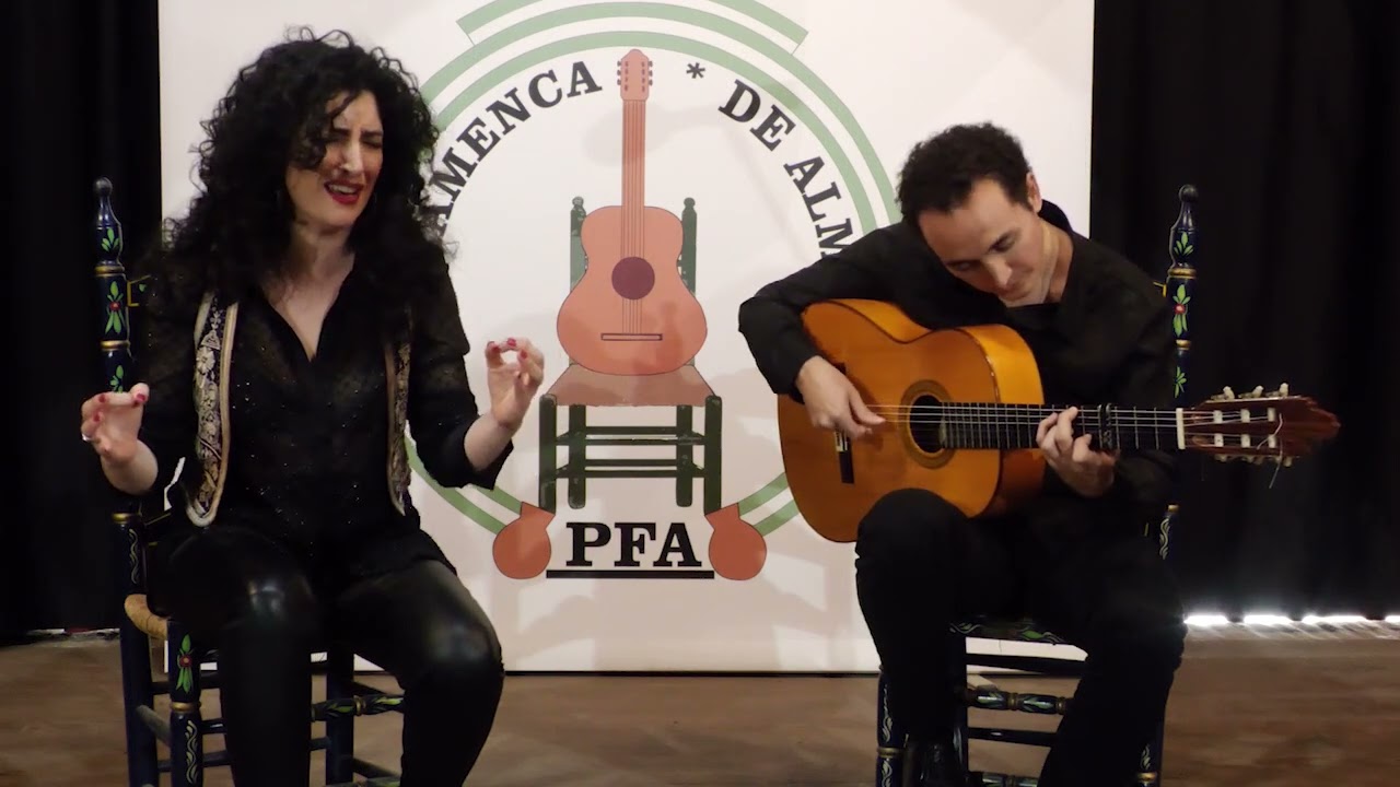 Cartagenera. Alejandra Almendro con la guitarra de Álvaro Mora.