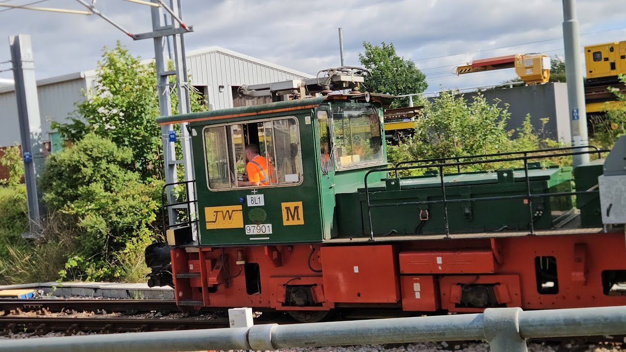 Tyne & Wear Metro - Battery Locomotive BL1 shunting at Gosforth Depot