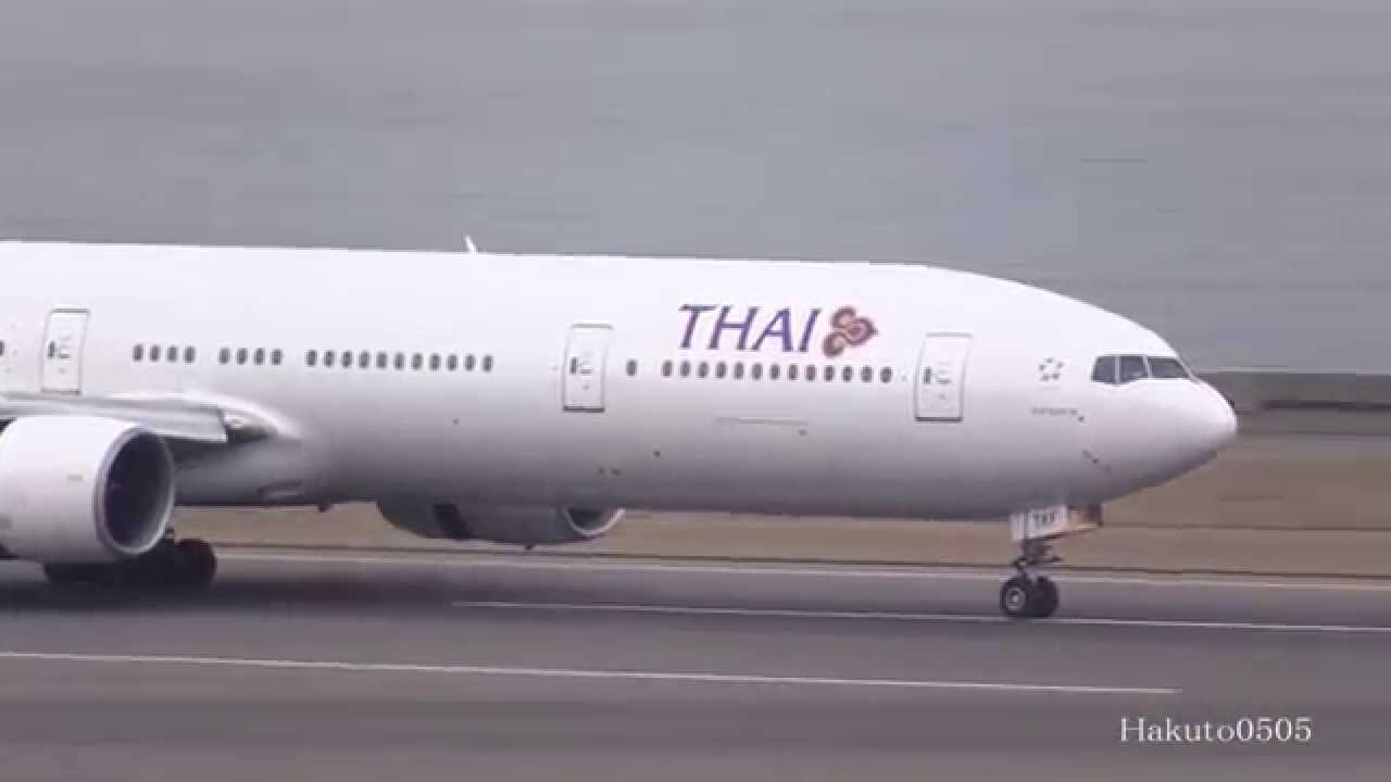 Thai Airways International Boeing 777-3D7 HS-TKF Landing at Nagoya