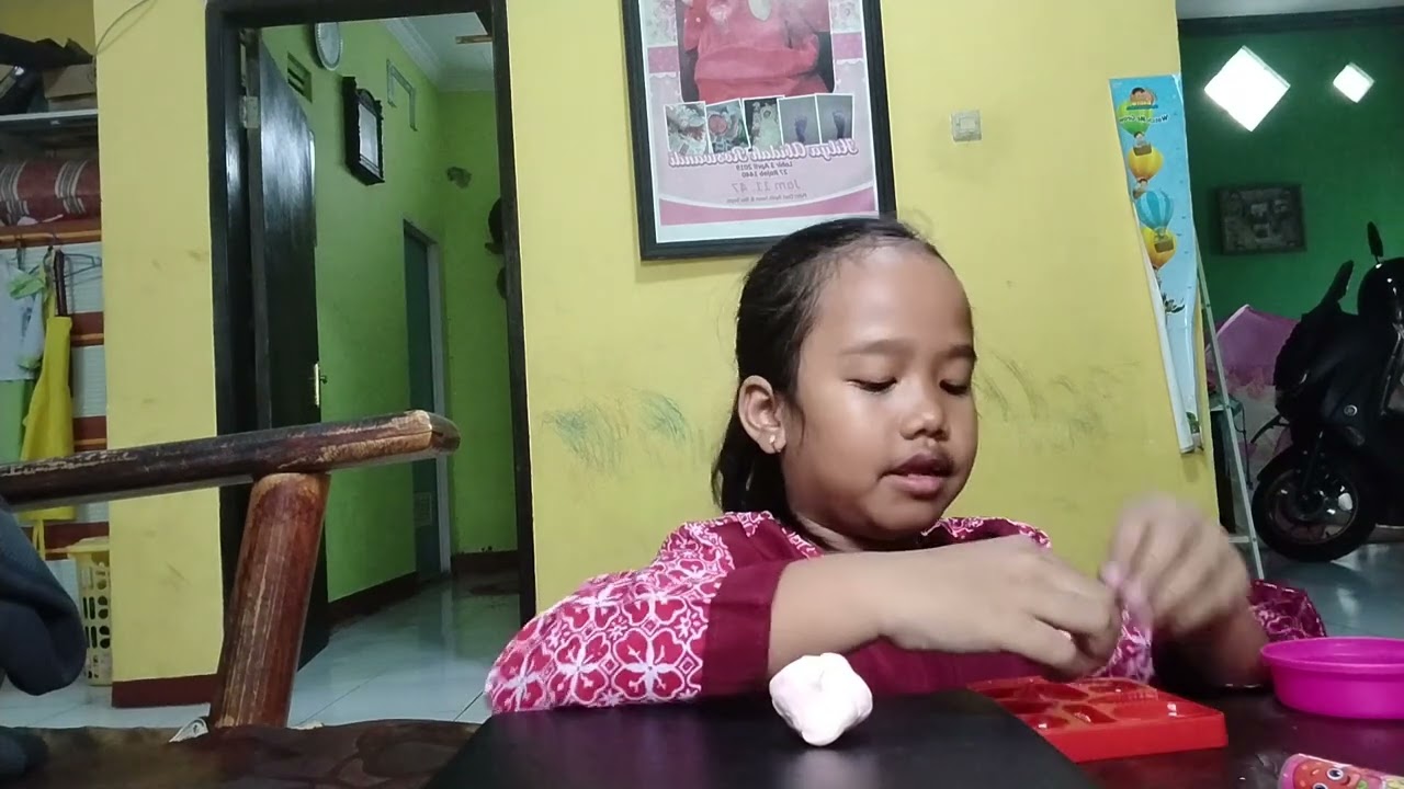 Main Clay,, kita bentuk jadi apa ya? 