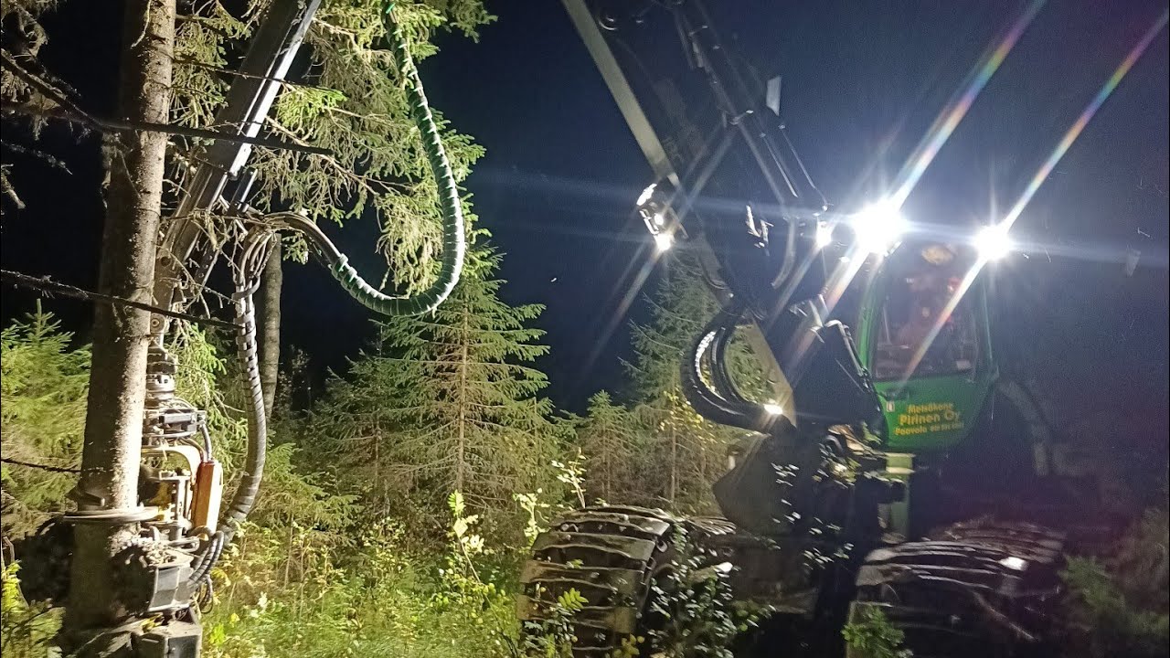 Kuusikon Päätehakkuu iltavuorossa John Deere 1170G H423 IBC