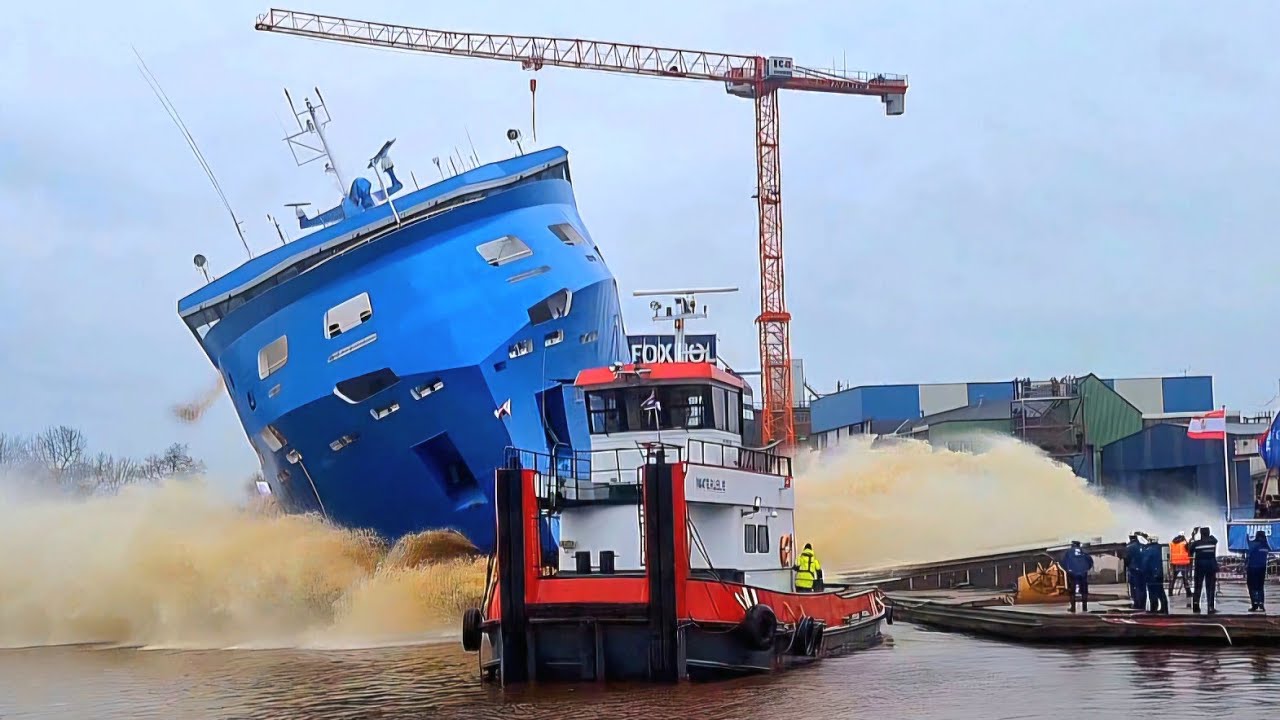 BIG WAVE DURING THE LAUNCH OF THE HAWAIKINUI 2 ⚓️🌊⚓️