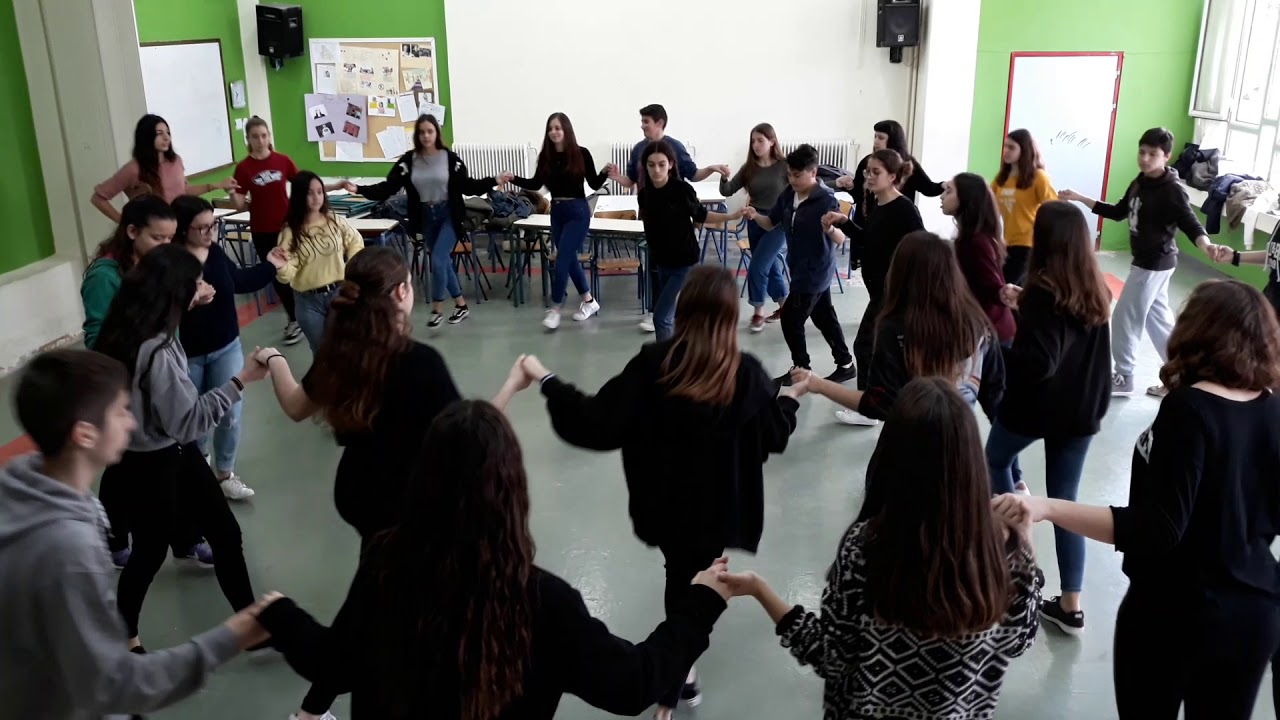 Syrtos Greek dance