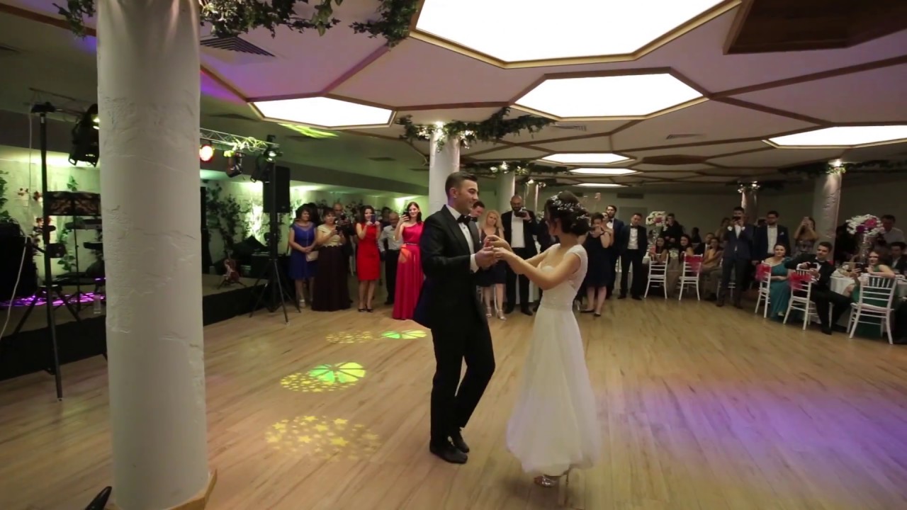 Dansul mirilor (vals, cha-cha si salsa) - oregrafie realizata de scoala In Pasi de Dans