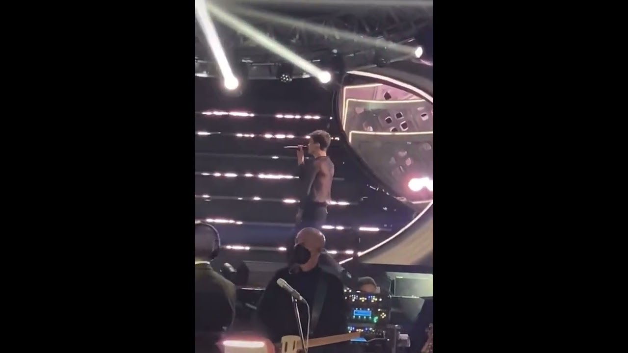Festival di Sanremo 2022 - Mahmood, BLANCO cantano Brividi (LIVE)