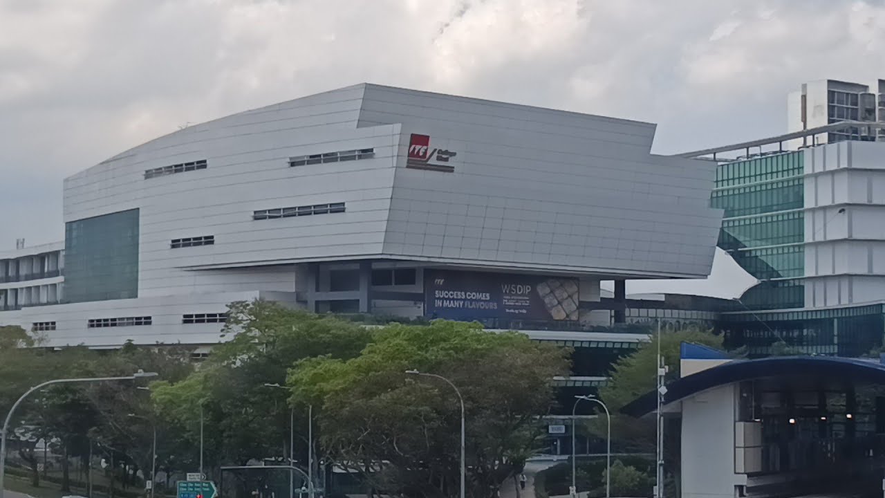 Travelling from Tampines to ITE College West using bus and LRT vlog 