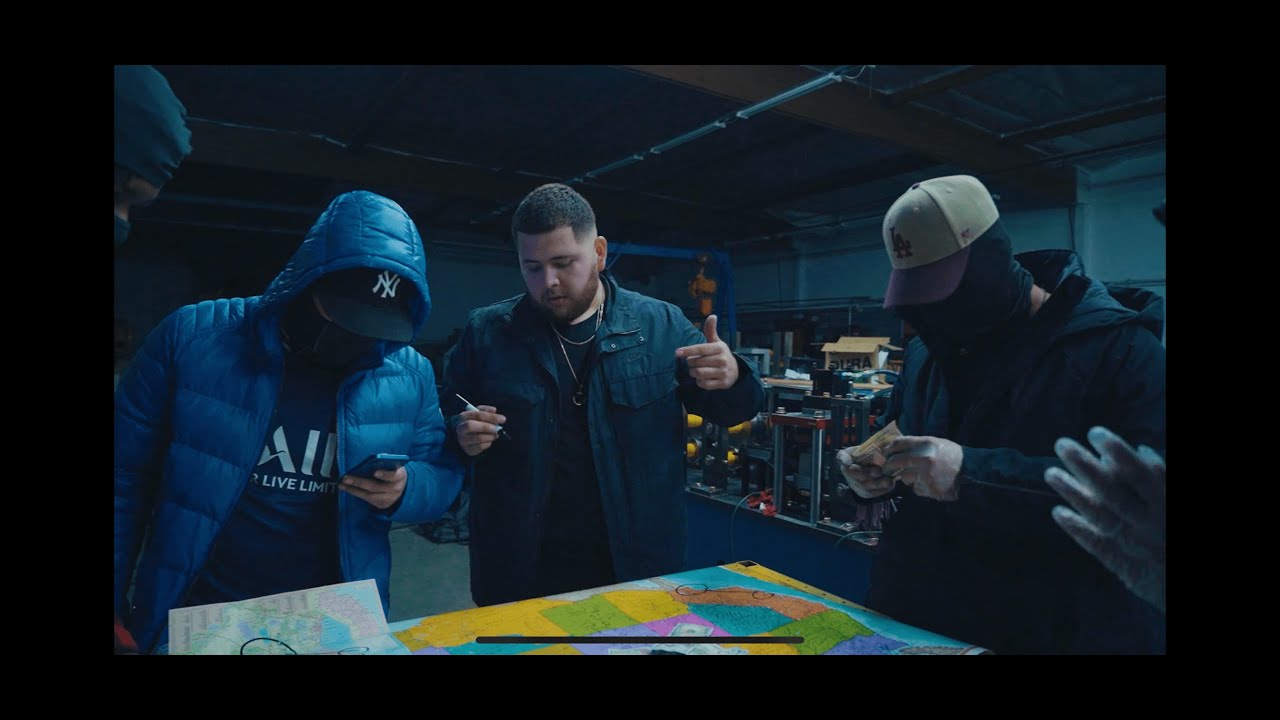 VENOM NR x A.R.A - D.I.N.E.R.O. (Official Music Video)