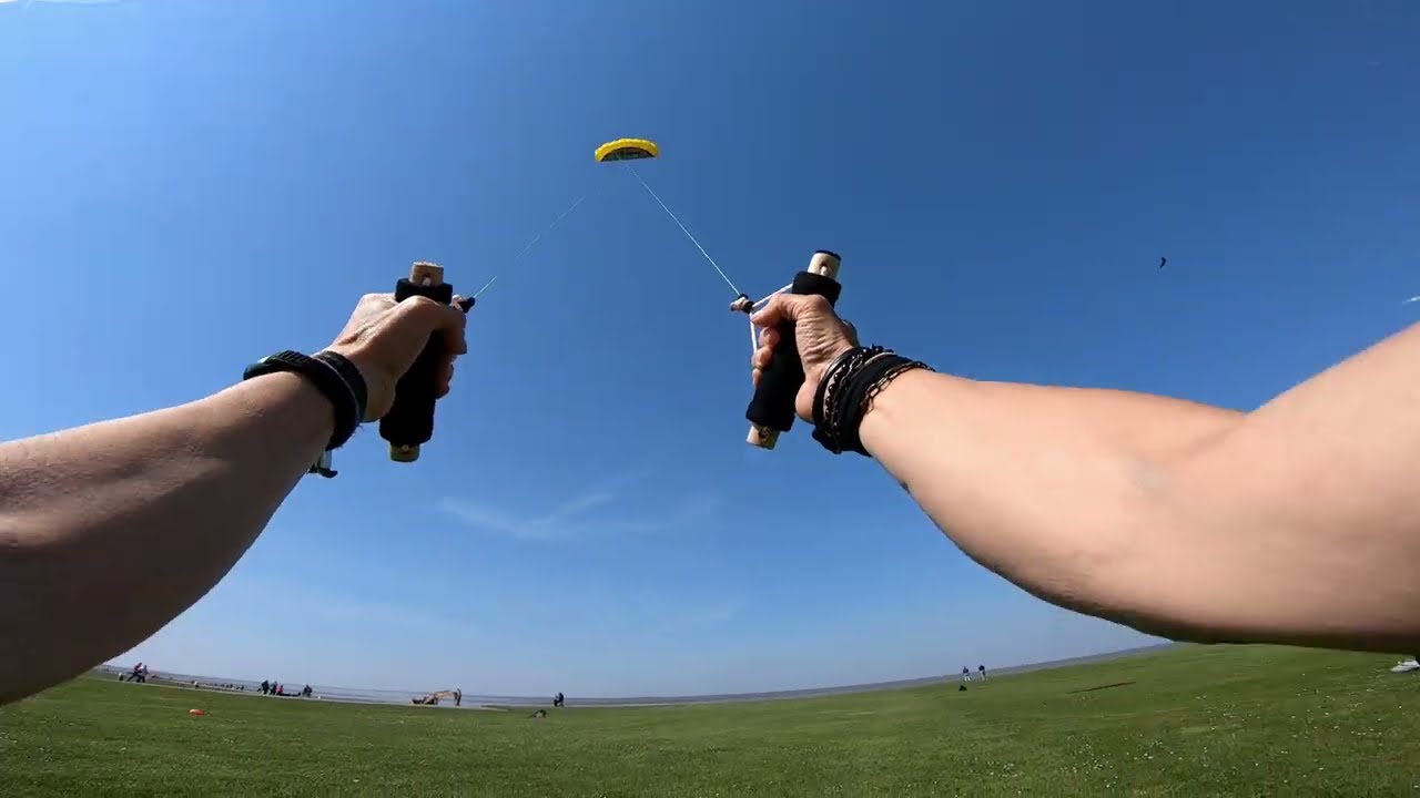 Nordsee-Strand ⛱️ Drachen steigen lassen im starken Wind - Griffe UPDATE + 30m Schnur an 2,50m Matte