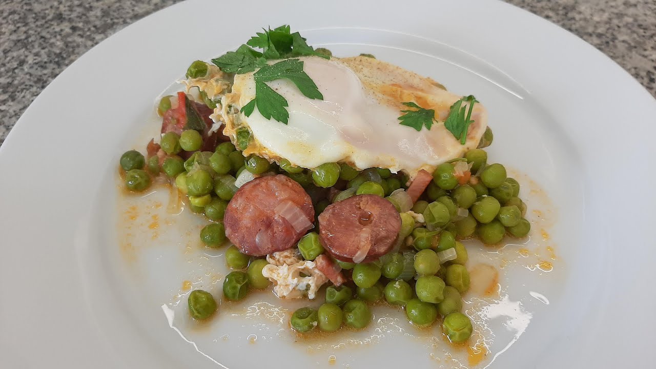 Receita de Ervilhas com ovos escalfados e chouriço by necasdevaladares