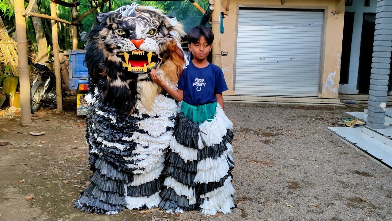 Wildan Ngevlog Review BARONGAN macan UNIK hitam putih