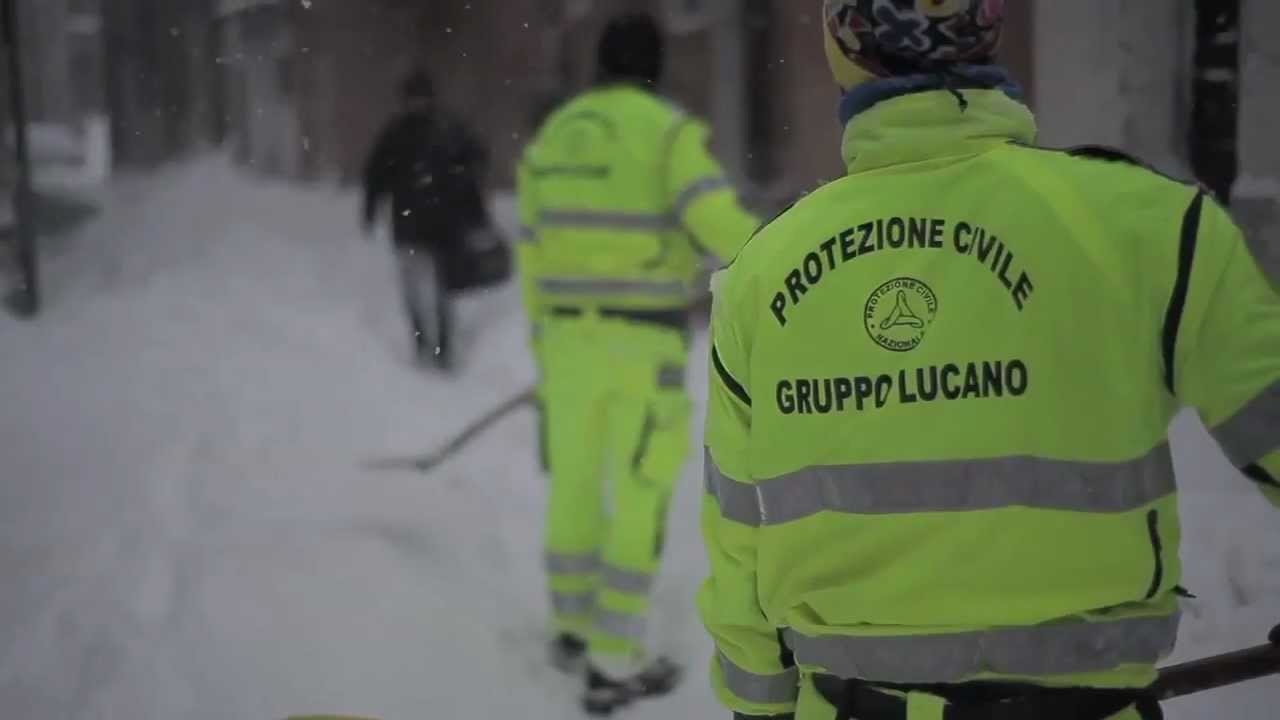 Protezione Civile Pietragalla (emergenza neve) -7 febbraio 2012-
