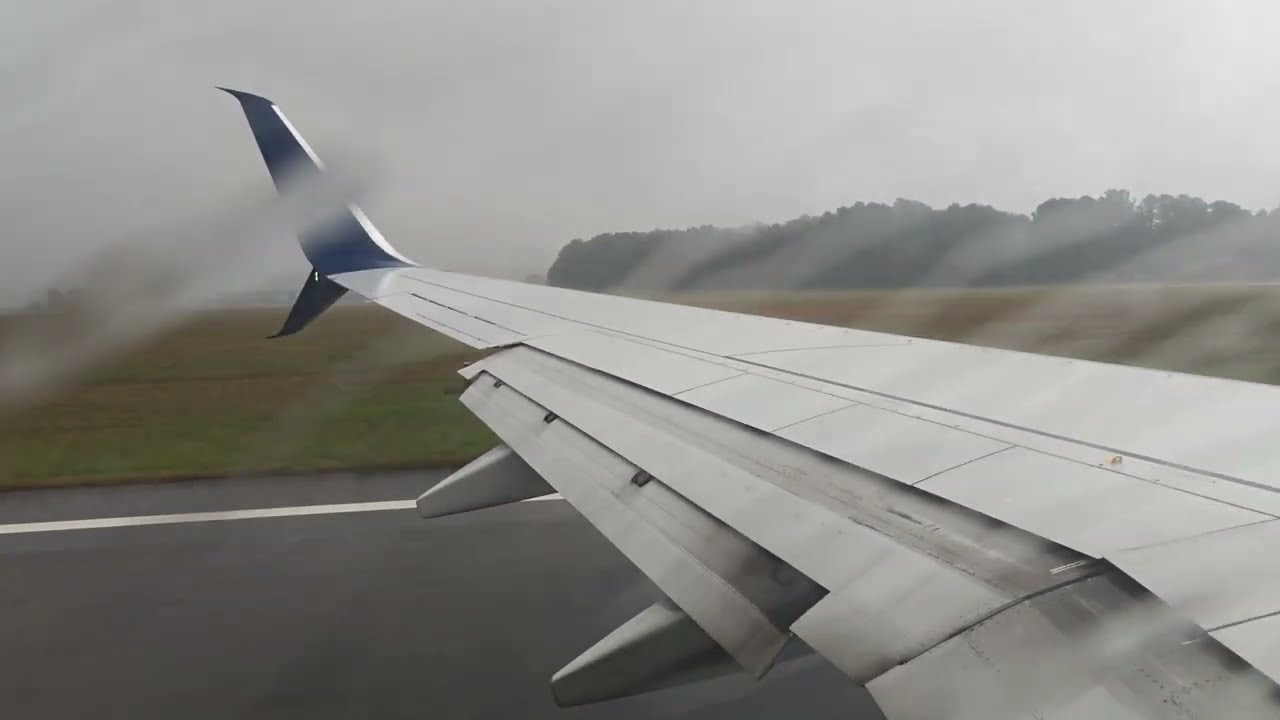 Delta airlines 737-932er HIGH power takeoff from RDU in a big storm