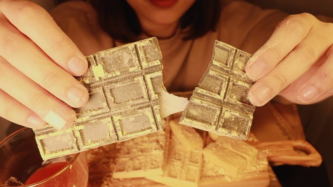 먹여주는 ASMRㅣ쫜득하고 오도독 떡 초콜릿 먹여줄까요?ㅣ인절미떡 초콜릿ㅣFeeding ASMR