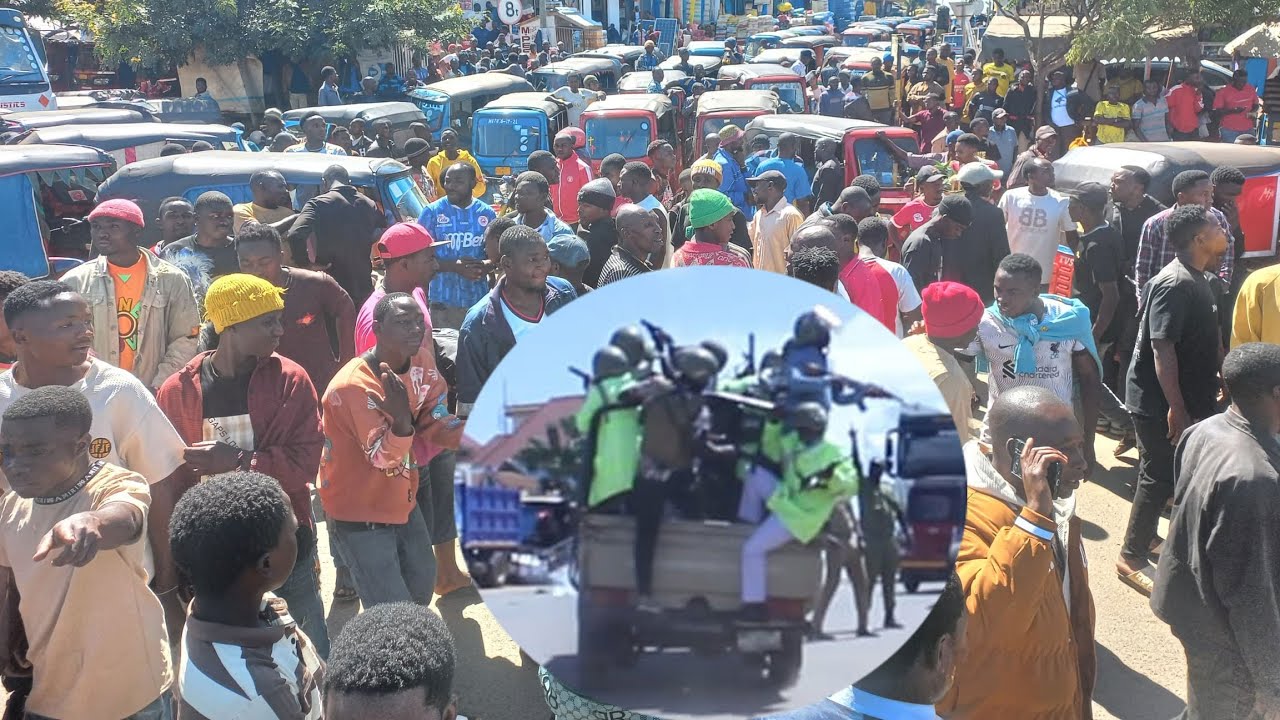 MADEREVA BAJAJI WAFUNGA BARABARA TUNDUMA POLISI WATUMIA MABOMU KUWATAWANYA.