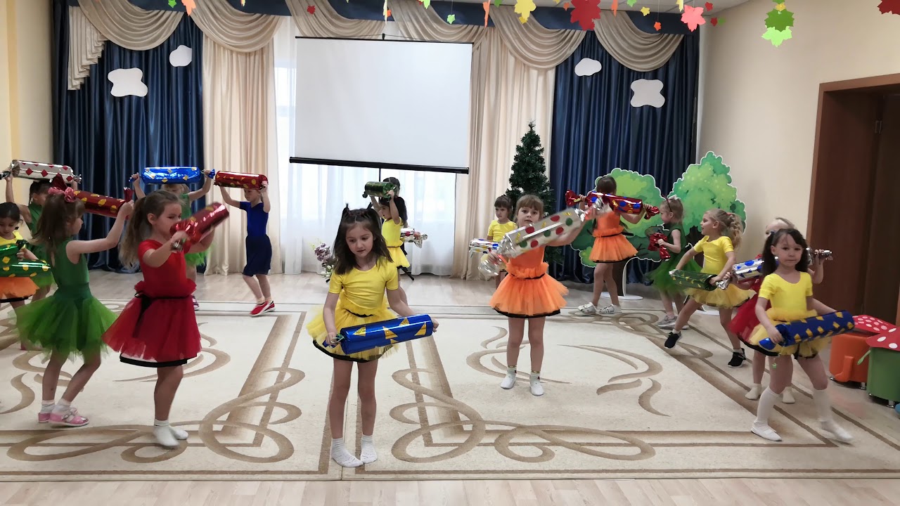 Танец Конфет,   танцуют девочки Ст-Подг группы. (ноябрь 2019) д/с  