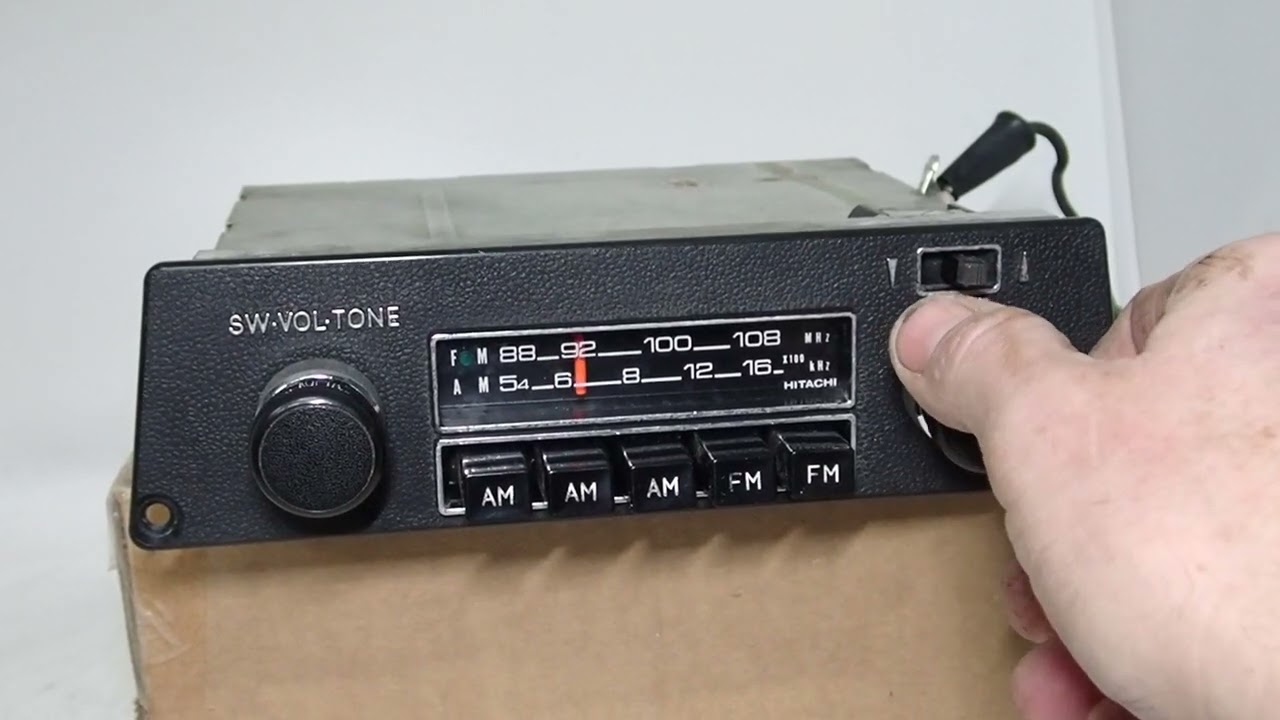 240Z AM FM Radio KM 1520ZC
