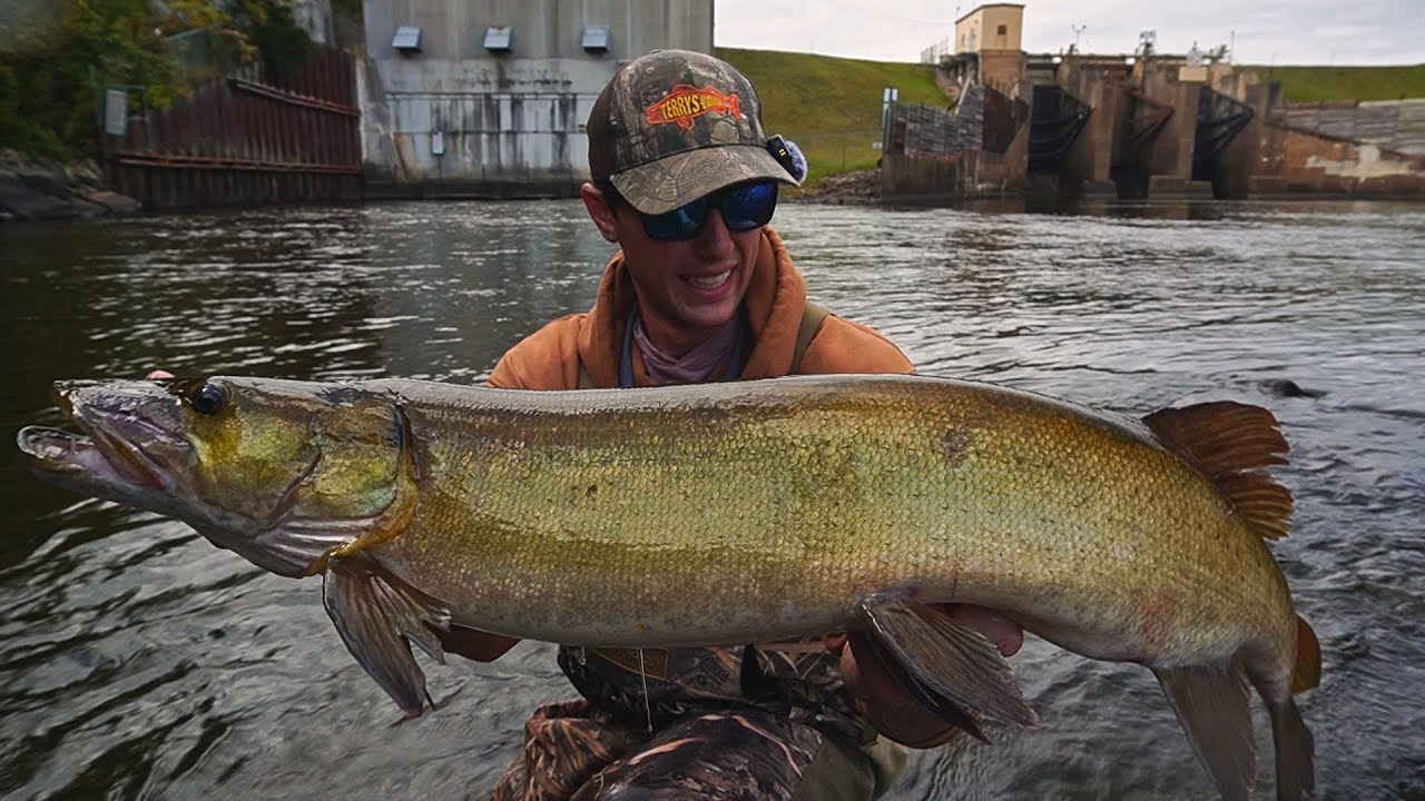 2 Days Chasing Northern Wisconsin Musky!