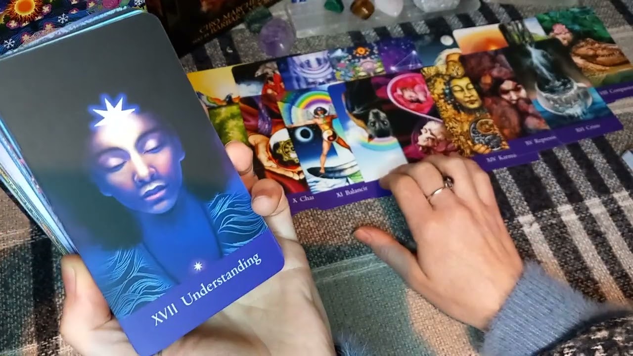 The Sacred She Tarot flip through and my opinion on the imagery 💫 New deck reveal with commentary