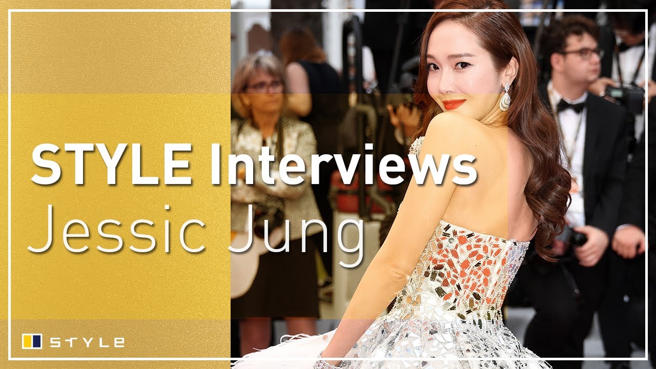 What does Kpop star Jessica Jung have on her phone?