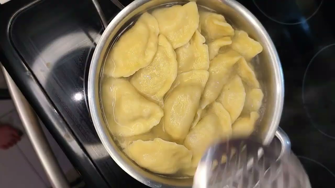 Идеальное тесто для вареников 🥟 За 30 секунд!рецепт в описании#вареники #тесто #вареникискартошкой