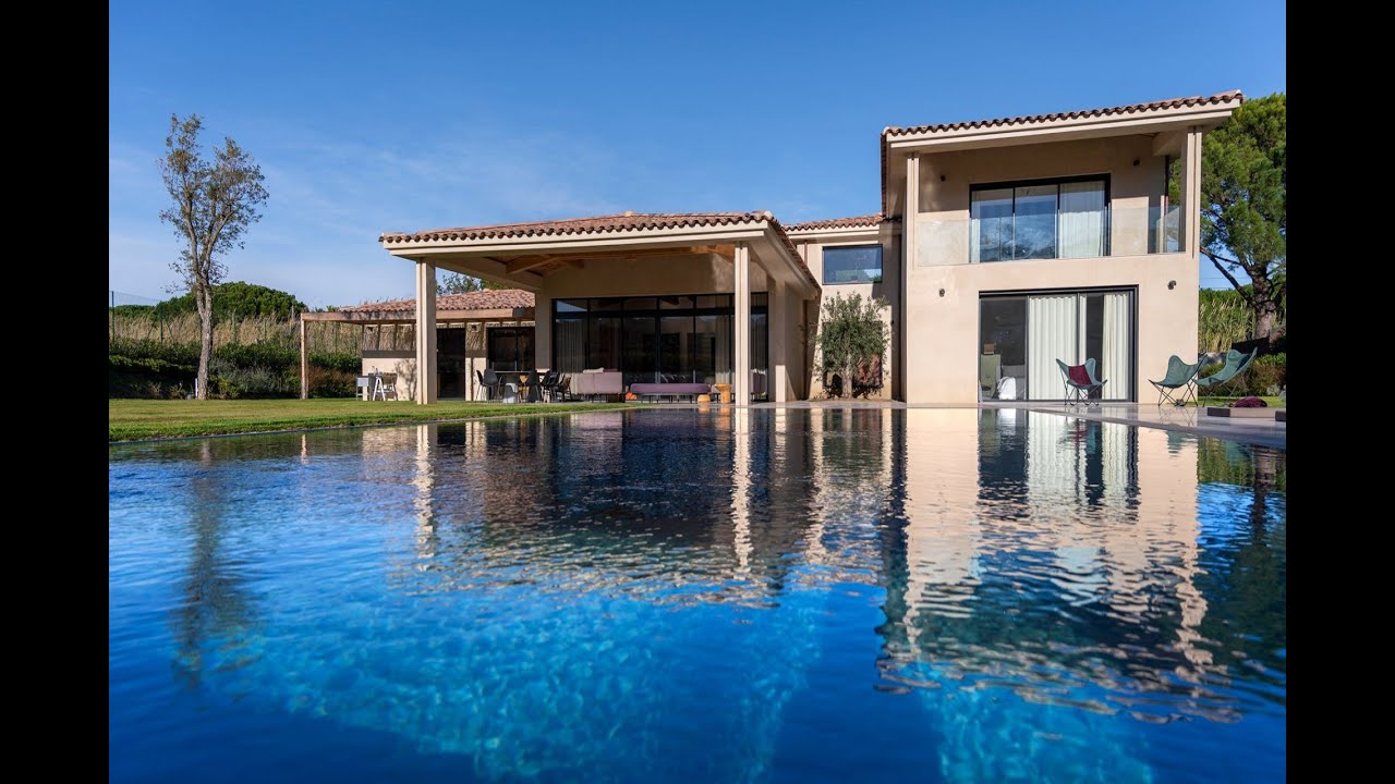 Location de vacances &agrave; Saint-Tropez - Villa contemporaine 350 m2 &agrave; proximit&eacute; de la plage des salins