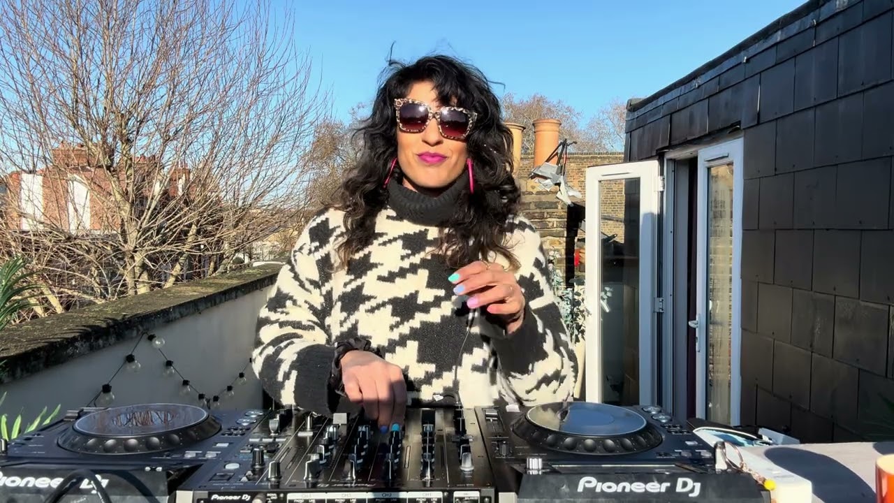 Meera | With The Girlies | Rooftop Sessions |  Female DJ London | House | Winter Energy Mix