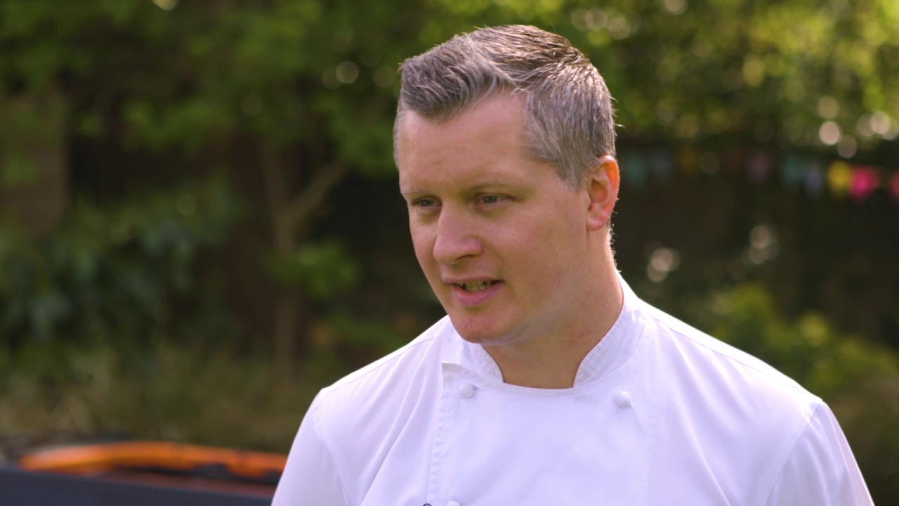 Alec Stewart and Jeff Thomson bring their fiery sporting rivalry to decide who is king of the grill