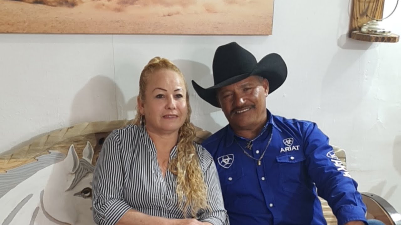 aquí haciendo una entrevista con dalia, mau y flor y linda noche a todos