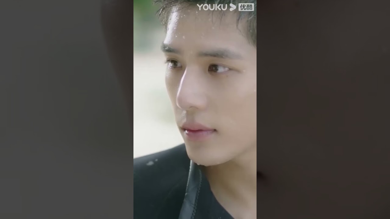 段宇成再也无法掩饰自己的爱，情不自禁亲吻罗娜！两人在海边热吻#fallingintoyou #炽道 #shorts #金晨#王安宇