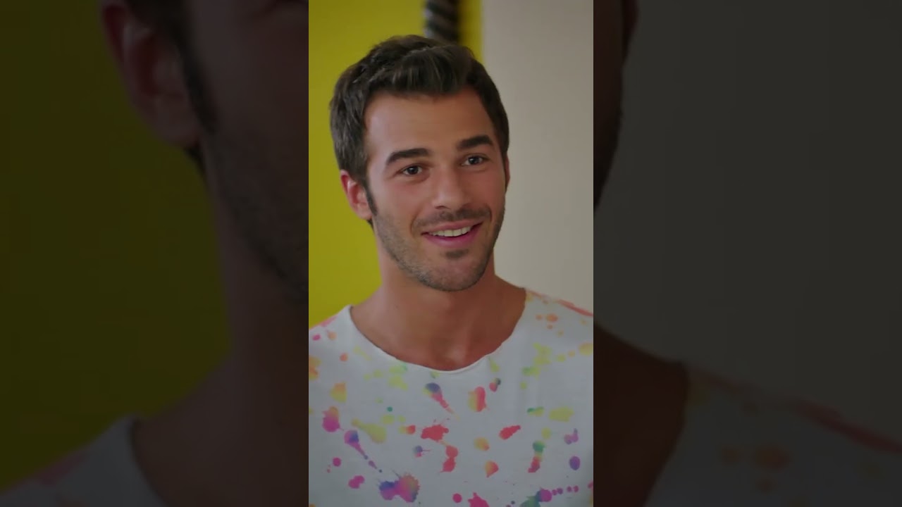 Aslı, Burak'ın &Uuml;st&uuml;ne D&uuml;şt&uuml; - &Ccedil;ilek Kokusu #shorts