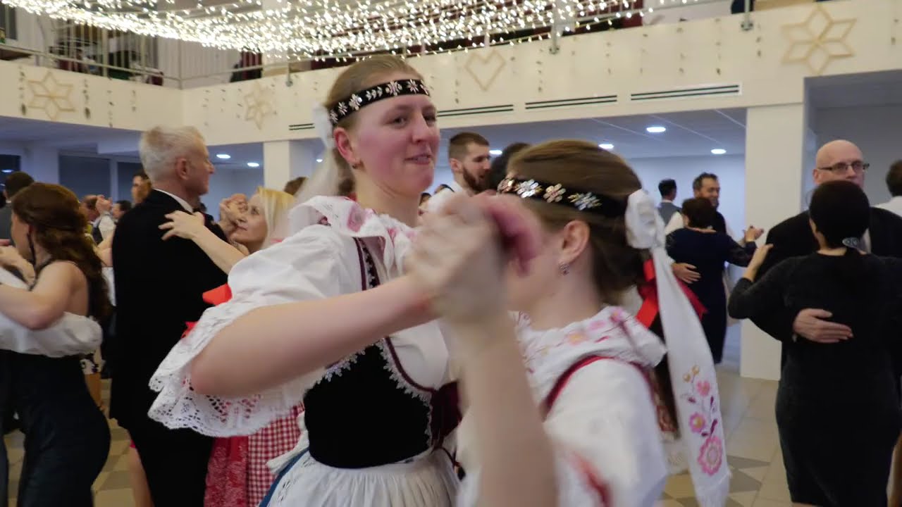 KÚTY (SLOVENSKO)-Z KROJOVANÉHO PLESU s dechovou hudbou ZLAŤULKA kapelníka Petera Ondryska (8.)