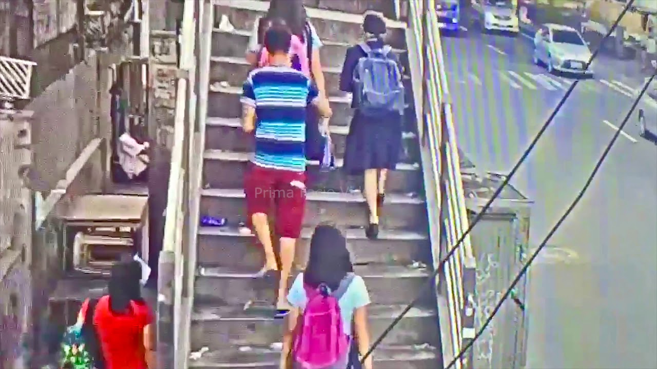 Mandurukot sa overpass (Pickpocket in footbridge)