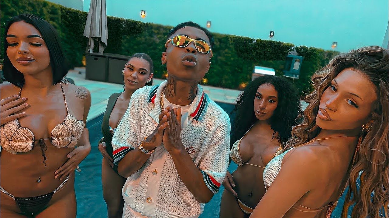 BLOCO DE SILICONADA - MC Meno K, MC GP, MC Bruninho da Praia e Du’L (Web Clipe)