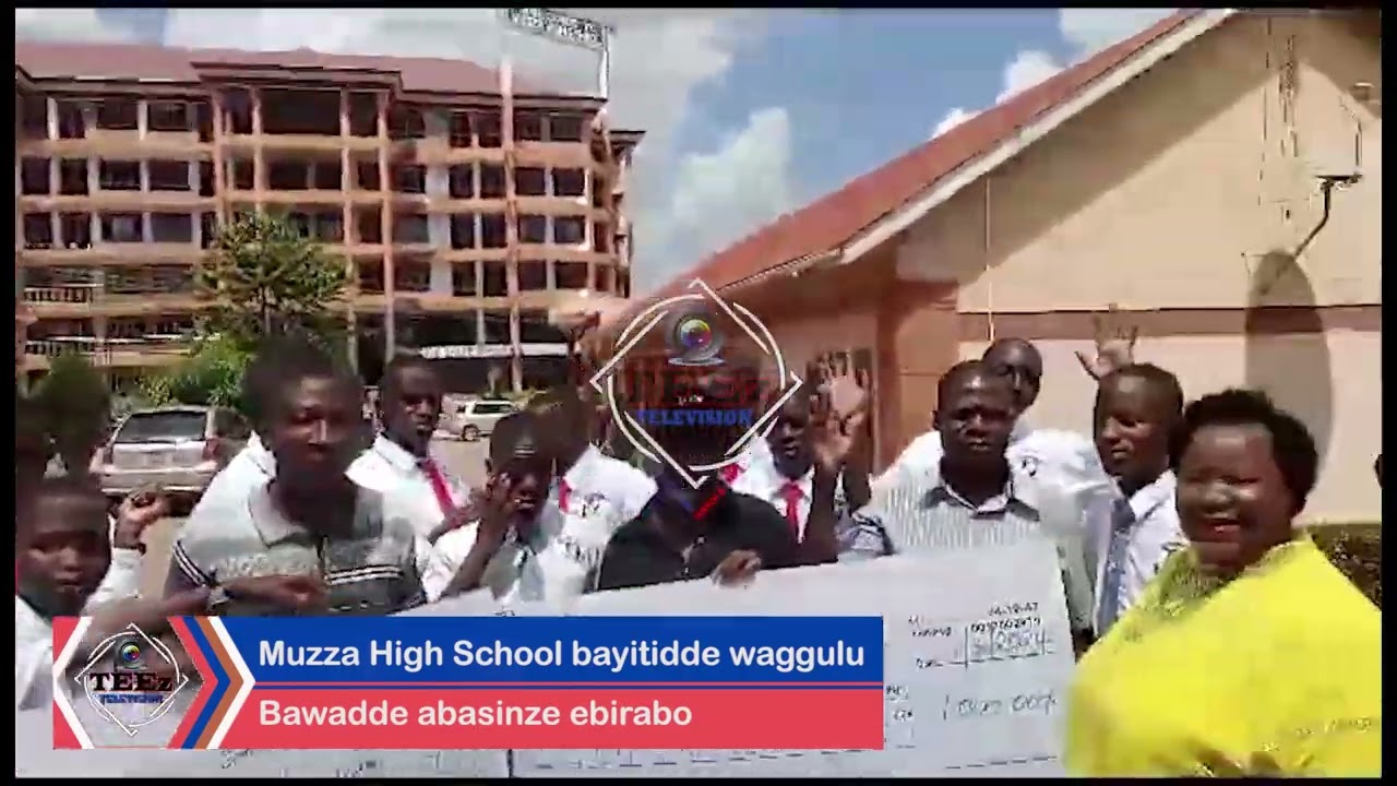 Muzza High School. Abasinze mu bya UACE bewangulidde ebirabo.