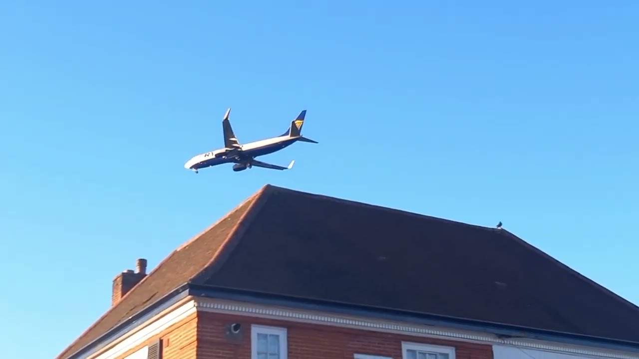 Planespotting at Heald Green and Airport Pub, 3.1.26
