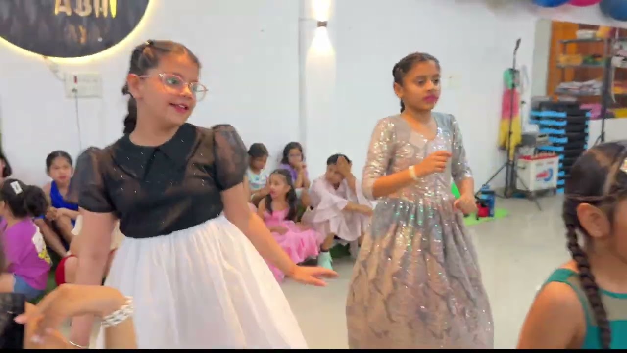 LUTT PUTT GYA ,Bollywood Dance By kids ,Choreography by Abhi Dogra Faridkot 8699050593