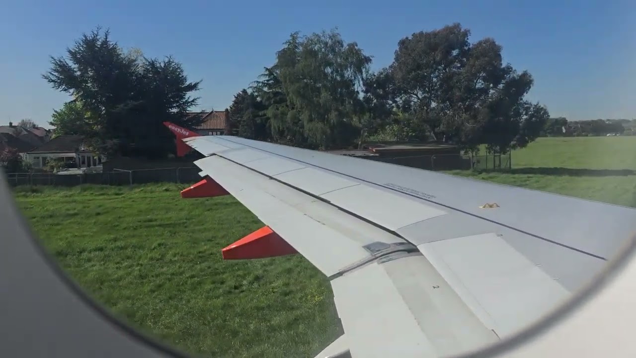 Easyjet airbus A319 takeoff southend airport