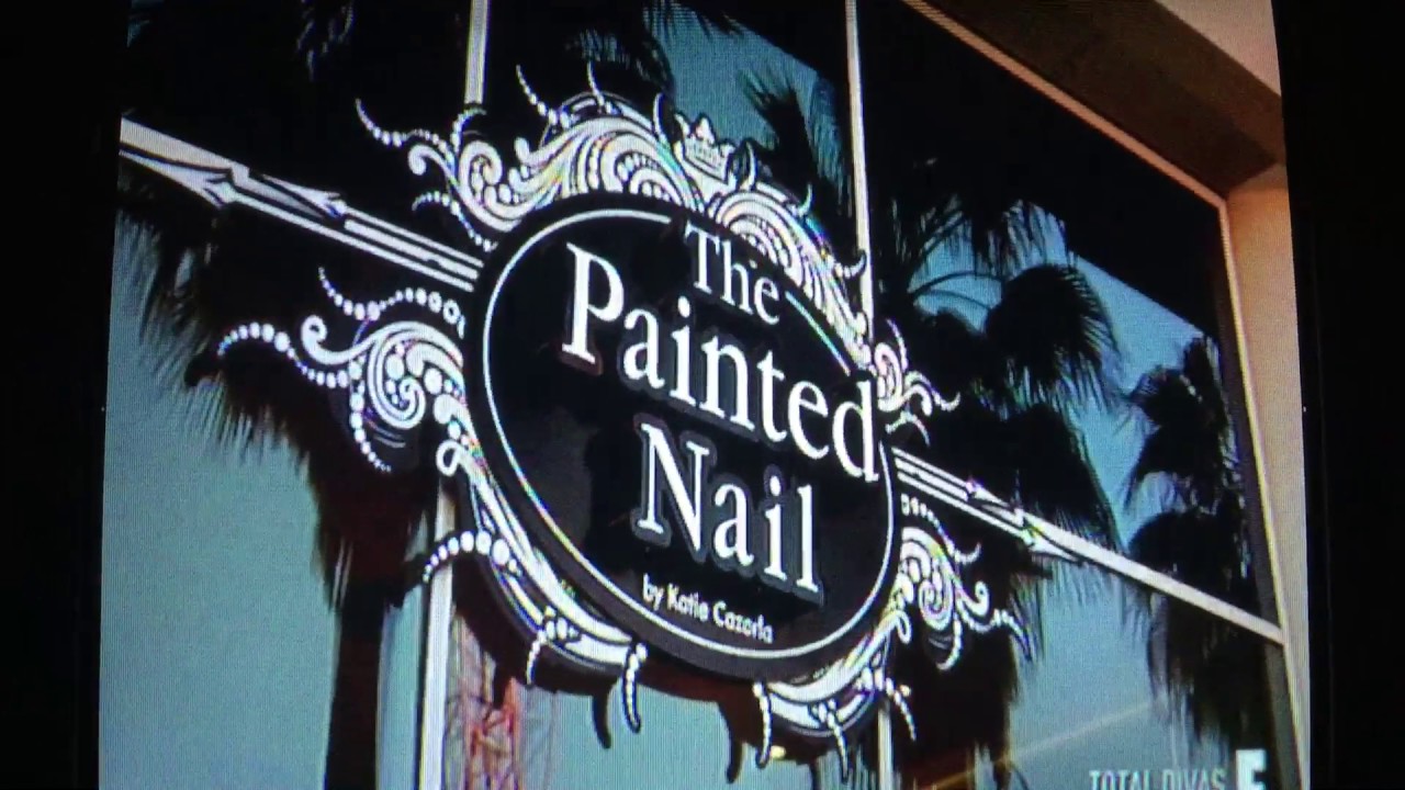 Total Divas-Bella Twins get their nails done