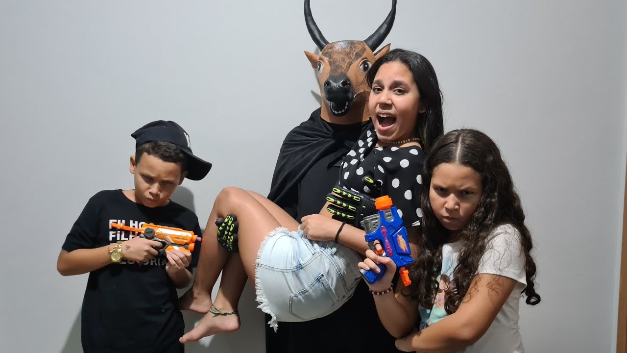 O BOI PEGOU A LOUISE E OS SEUS PRIMOS SALVARAM A LOUISE DO BOI!