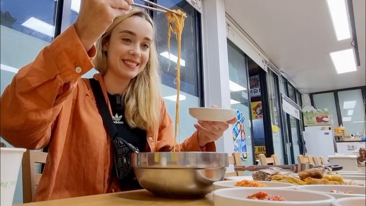 Tries Popular North Korean Style Foods | Korean Countryside Village Life VLOG
