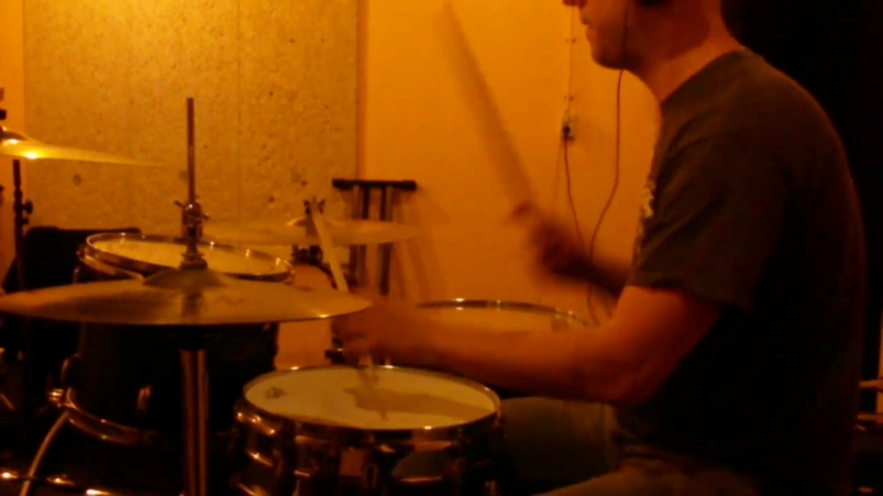 Doe Maar on drums